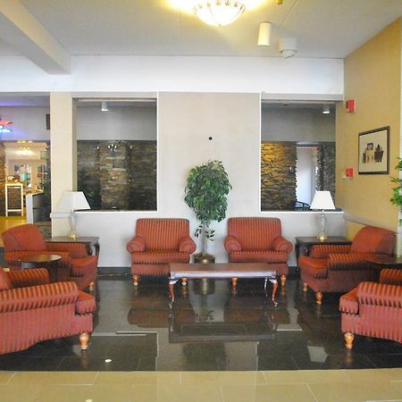 Lancaster Family Resort Interior photo